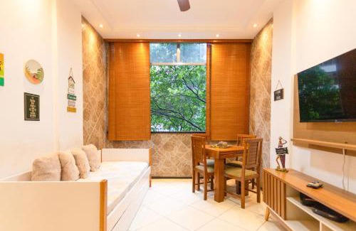 Copacabana Apartment | Oceanfront SuhcasaCopacabana: Family-Friendly Retreat