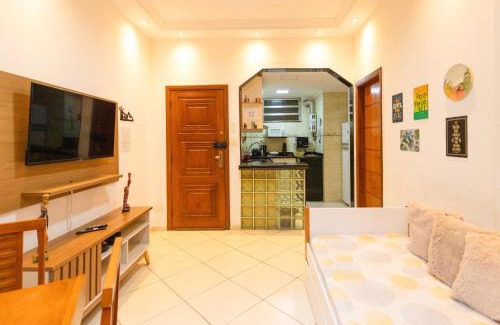 Copacabana Apartment | Oceanfront SuhcasaCopacabana: Family-Friendly Retreat
