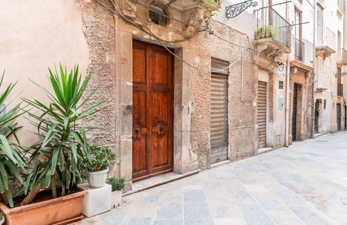Trapani City Centre Apartment | Cozy Sui Tetti di Trapani Apartment in Historic Center