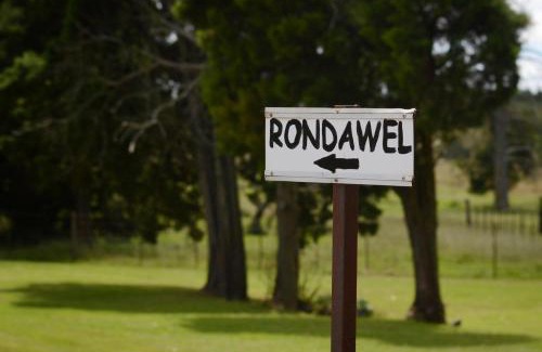 Msukaligwa House | Comfortable Suikerbosskuur Rondavel & Chalet - 4-Star Stay