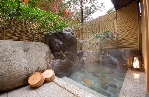 Gero Onsen Hotel | Elegant Suimeikan: 5-Star Stay with Oceanfront Views