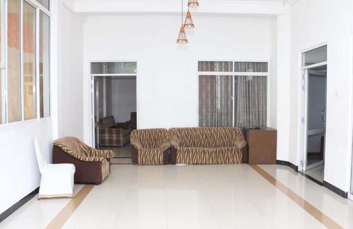 Kandy House | Family-Friendly Stay at Suisse Villa with Kitchen & Breakfast