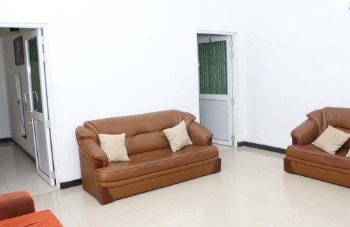 Kandy House | Family-Friendly Stay at Suisse Villa with Kitchen & Breakfast