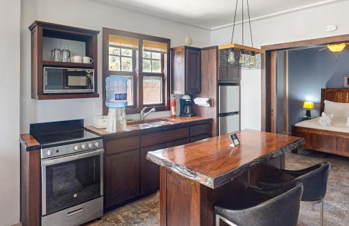 Caye Caulker Apartment | Discover Suite 1 at Island Pearl with Ocean View & Pool