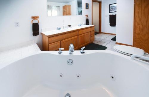Haines House | Pet-Friendly Suite at Lynn View Lodge - Rated 9.2/10