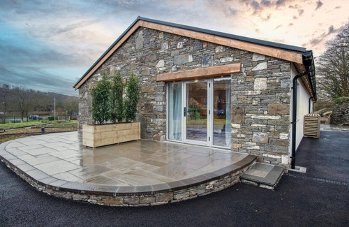 Pen-y-cae Apartment | Family-Friendly Suite at the Sleeping Giant Hotel