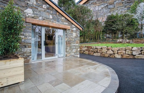 Pen-y-cae Apartment | Family-Friendly Suite at the Sleeping Giant Hotel