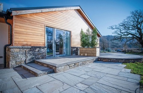 Pen-y-cae Apartment | Family-Friendly Suite 10 at Sleeping Giant Hotel, Pen Y Cae Inn