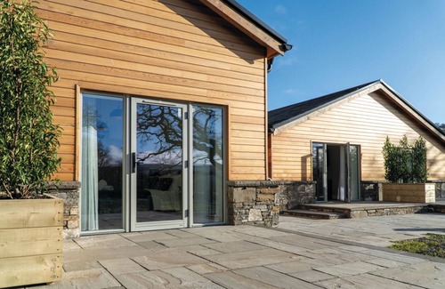Pen-y-cae Apartment | Discover Suite 11 at Sleeping Giant Hotel - Pet-Friendly Stay