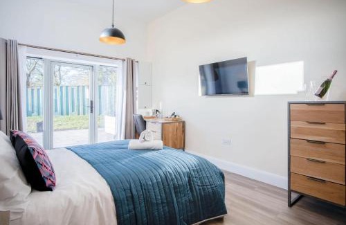 Pen-y-cae Apartment | Pet-Friendly Suite 11 at Sleeping Giant Hotel, Rated 10/10