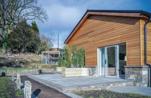 Pen-y-cae Apartment | Pet-Friendly Suite 11 at Sleeping Giant Hotel, Rated 10/10