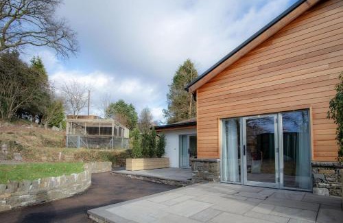 Pen-y-cae Apartment | Pet-Friendly Suite 12 at Sleeping Giant Hotel, Pen Y Cae Inn