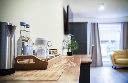 Pen-y-cae Apartment | Comfortable Stay at Suite 14 - Sleeping Giant Hotel