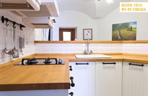 Vomero Apartment | Exceptional Suite 1912 in Wi-Fi District Chiaia