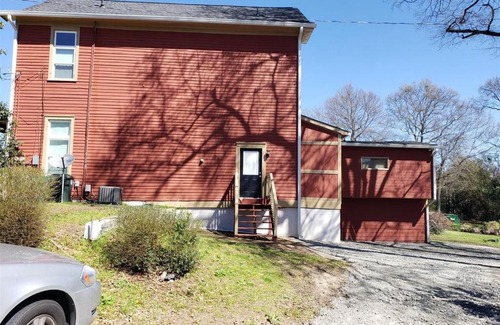 Macon Villa | Historic Private Suite with Child-Friendly Amenities