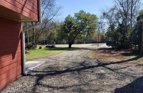 Macon Villa | Historic Private Suite with Child-Friendly Amenities