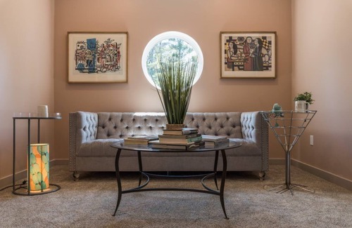 Glendale House | Serene Suite 2: Private Accommodations in Nature's Embrace