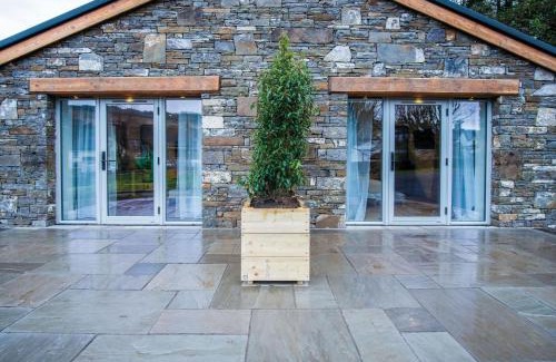 Pen-y-cae Apartment | Elegant Suite 2 at Sleeping Giant Hotel - Family-Friendly Stay