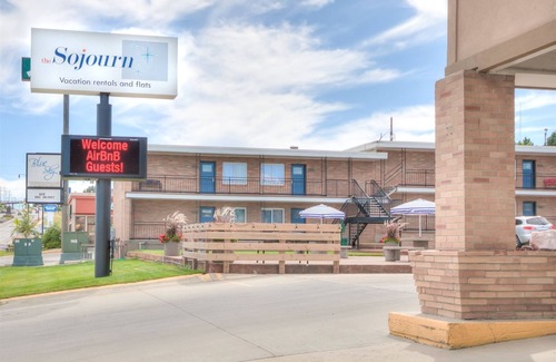 Rapid City Apartment | Cozy Suite 218: 1BR Apartment with King Bed & Kitchen