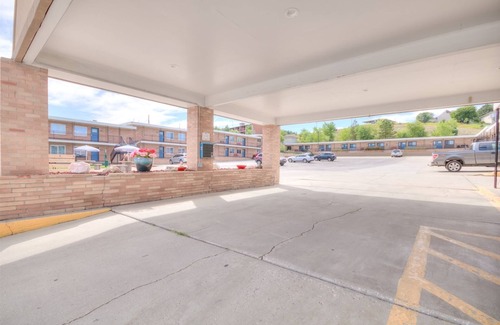 Rapid City Apartment | Cozy Suite 218: 1BR Apartment with King Bed & Kitchen