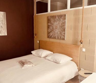 Le Creusot Apartment | Guest Rated Suite 24 Appart'hôtel with Family-Friendly Dining
