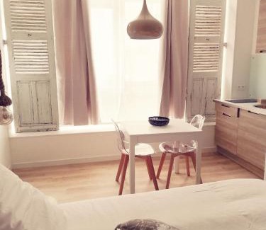 Le Creusot Apartment | Guest Rated Suite 24 Appart'hôtel with Family-Friendly Dining
