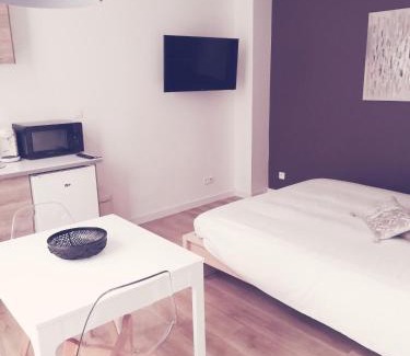 Le Creusot Apartment | Guest Rated Suite 24 Appart'hôtel with Family-Friendly Dining