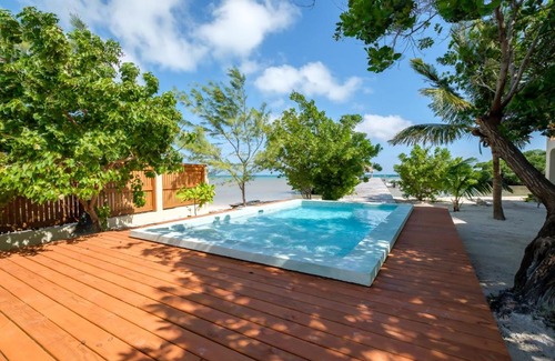 Caye Caulker Hotel | Oceanfront Suite 3 at Island Pearl - Guest Rated 10/10