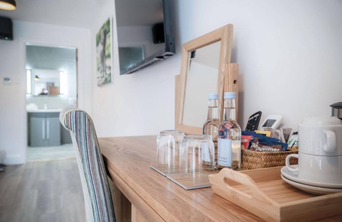 Pen-y-cae Apartment | Enjoy Suite 3 at Sleeping Giant Hotel - Perfect for Families