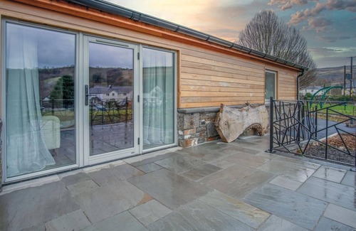 Pen-y-cae Apartment | Enjoy Suite 3 at Sleeping Giant Hotel - Perfect for Families