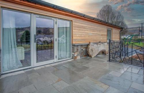 Pen-y-cae Apartment | Discover Suite 3 at Sleeping Giant Hotel - Pet Friendly Stay