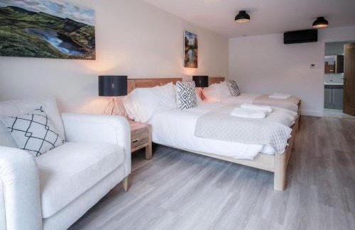 Pen-y-cae Apartment | Discover Suite 3 at Sleeping Giant Hotel - Pet Friendly Stay