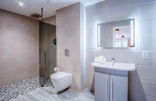 Pen-y-cae Apartment | Discover Suite 3 at Sleeping Giant Hotel - Pet Friendly Stay