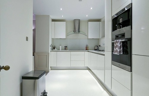 Bishopsgate Apartment | Elegant Suite 4 Diamond: Guest Rated 10/10 with Spa & Breakfast