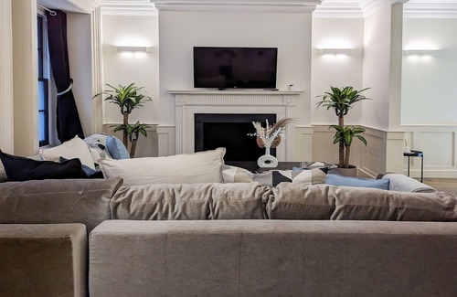 Bishopsgate Apartment | Elegant Suite 4 Diamond: Guest Rated 10/10 with Spa & Breakfast