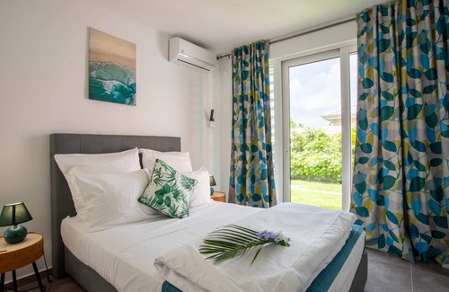 Saint-Francois Hotel | Relaxing Retreat at Suite 4 "le Palmier Dattier"