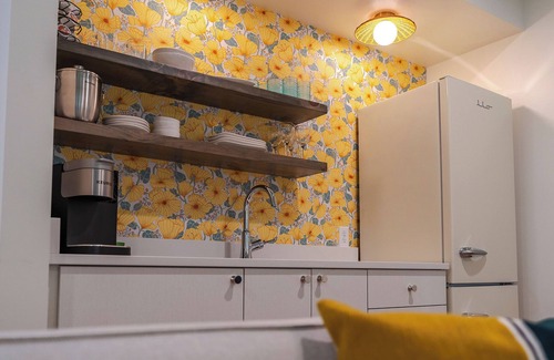 Saugatuck Apartment | Prime Downtown Getaway: The Rose @ Porches On Mason
