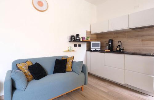 Chinatown Apartment | Suite 54 - Elegant Boutique Suite by Metro an Garibaldi