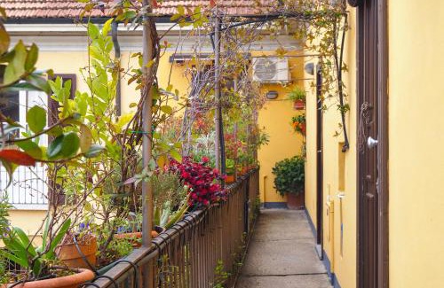 Chinatown Apartment | Suite 54 - Elegant Boutique Suite by Metro an Garibaldi