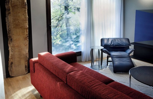 Sector 1 Apartment | Pet-Friendly Retreat: Suite 6 KNOW Awaits Your Stay