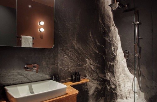 Sector 1 Apartment | Pet-Friendly Retreat: Suite 6 KNOW Awaits Your Stay