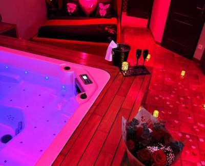 Montauban Bed & Breakfast | Relaxing SUITE 785 with Jacuzzi and Oceanfront Views