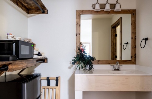 Brenham Apartment | Prime Location Suite: Explore Austin & Houston in Comfort