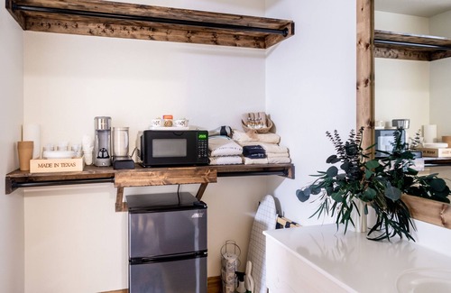Brenham Apartment | Prime Location Suite: Explore Austin & Houston in Comfort