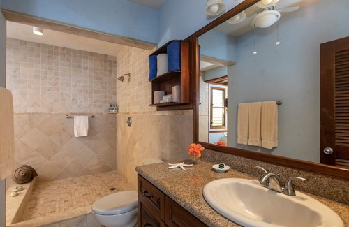 Estate Enighed Hotel | Oceanfront Bliss at Suite 8B - Gallows Point Resort
