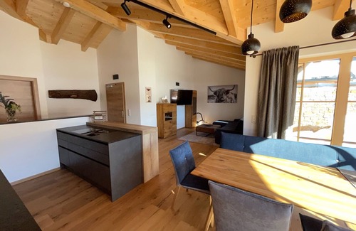 Russbach am Pass Gschuett Apartment | Family-Friendly Suite AO in the Dachstein Chalet