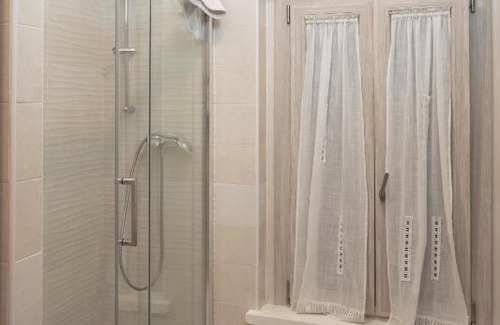Mirandola House | Prime Location Suite by Duomo with Netflix & Breakfast