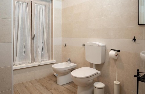 Mirandola House | Prime Location Suite by Duomo with Netflix & Breakfast