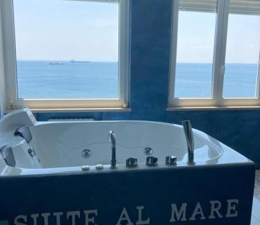 Taranto House | Beautiful Suite al Mare: Pet-Friendly & Wheelchair Accessible