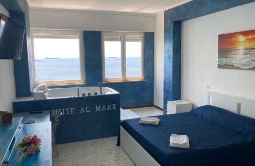 Taranto House | Beautiful Suite al Mare: Pet-Friendly & Wheelchair Accessible